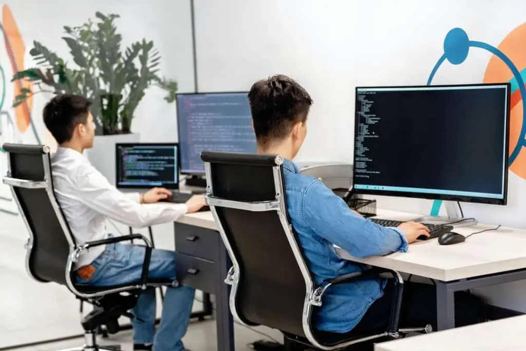 Explorando el Futuro Profesional: Grados Medios y Superiores de FP con Mayor Demanda en 2024 36 estudiantes de fp redes informaticas