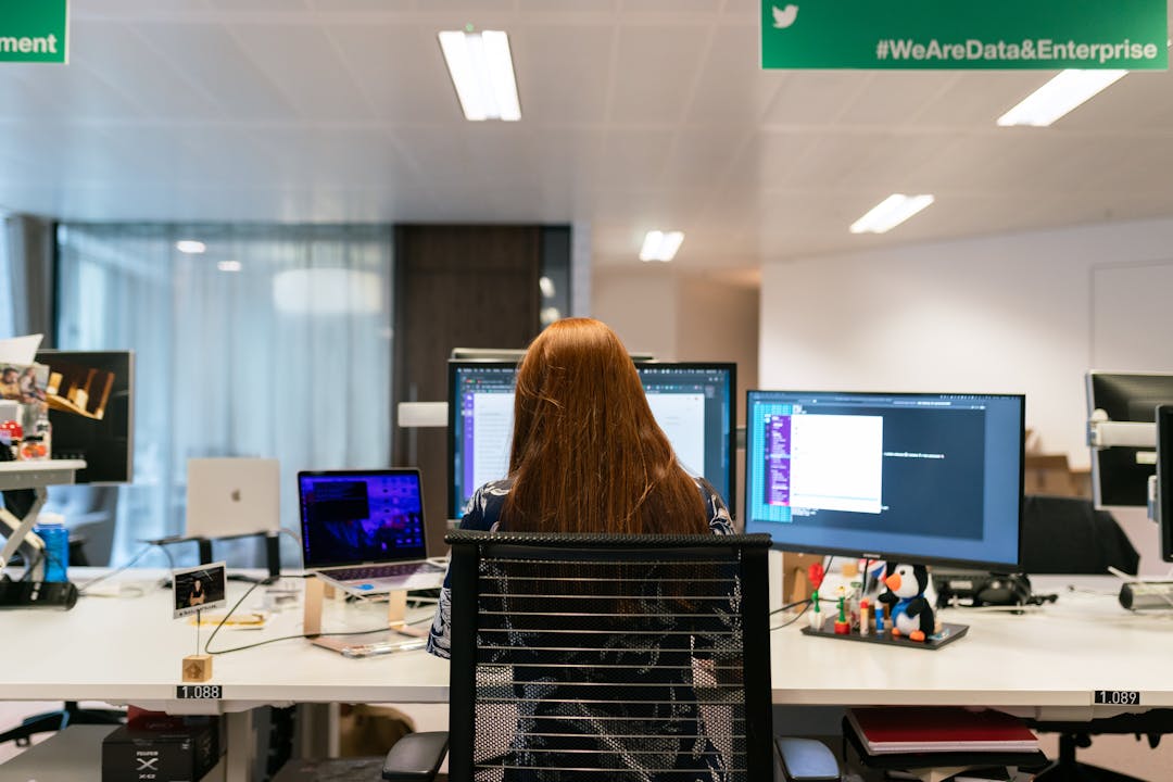 funciones de un administrativo trabajando