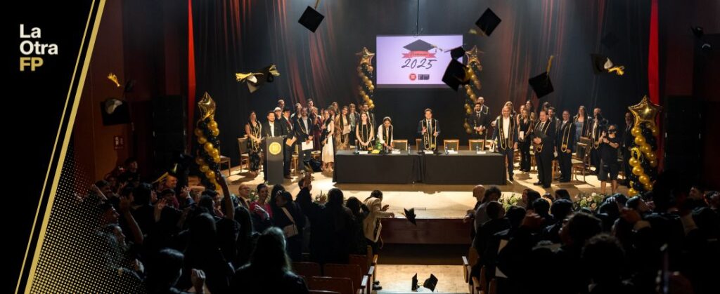 graduacion La Otra FP 2025